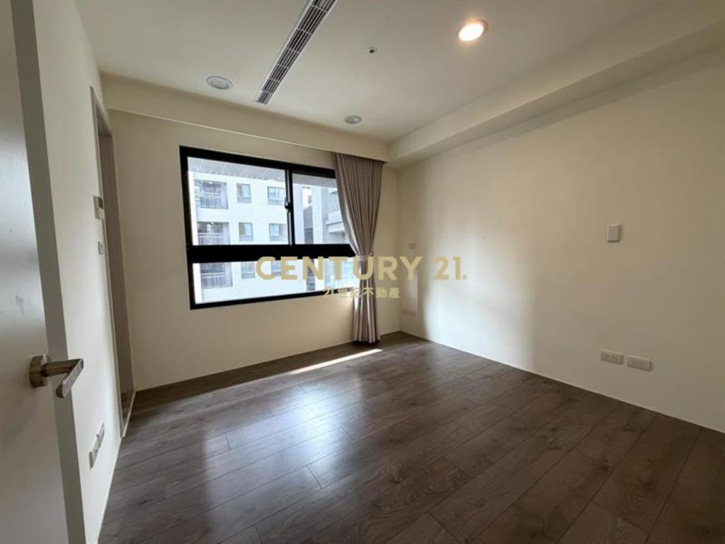 總太拾光次頂樓兩房平車