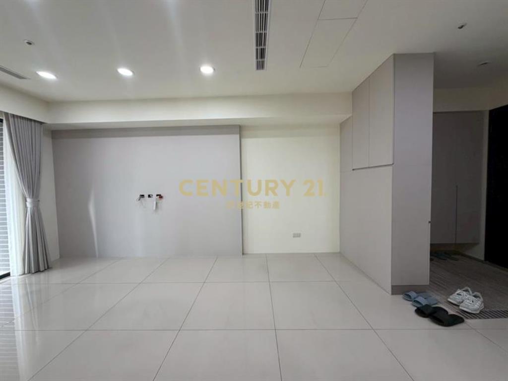 總太拾光次頂樓兩房平車