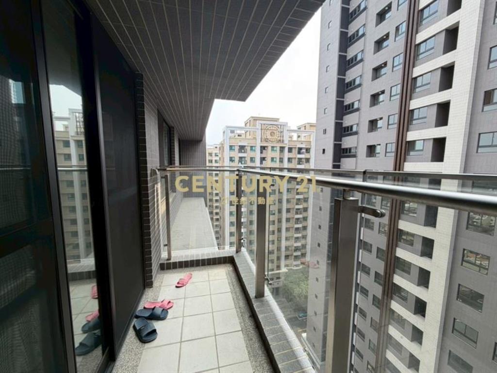 總太拾光次頂樓兩房平車