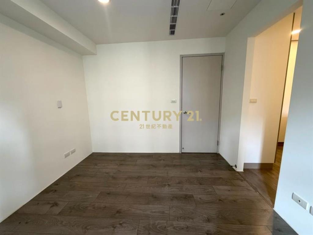 總太拾光次頂樓兩房平車