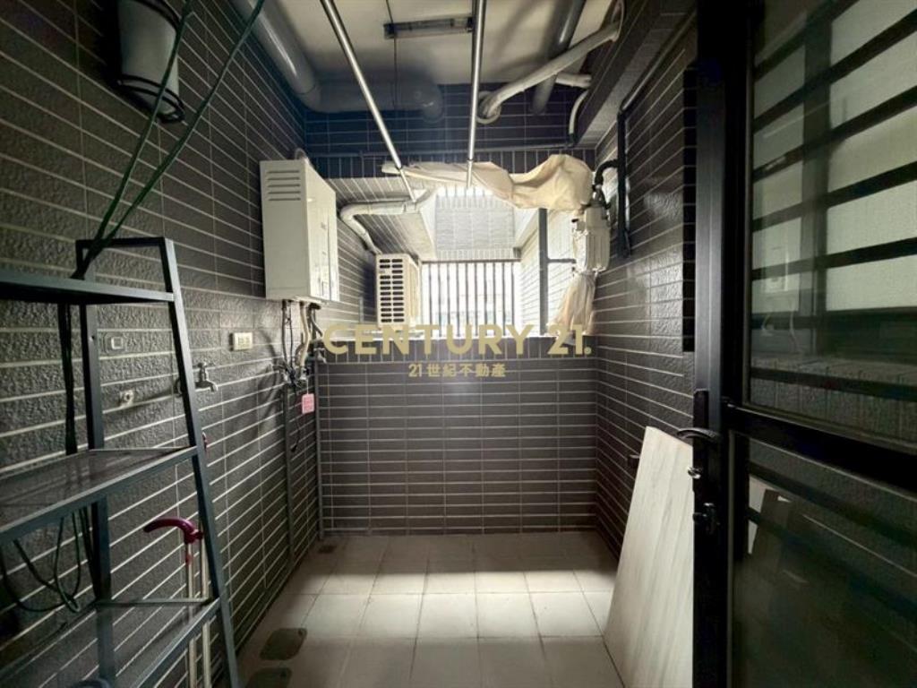 總太拾光次頂樓兩房平車