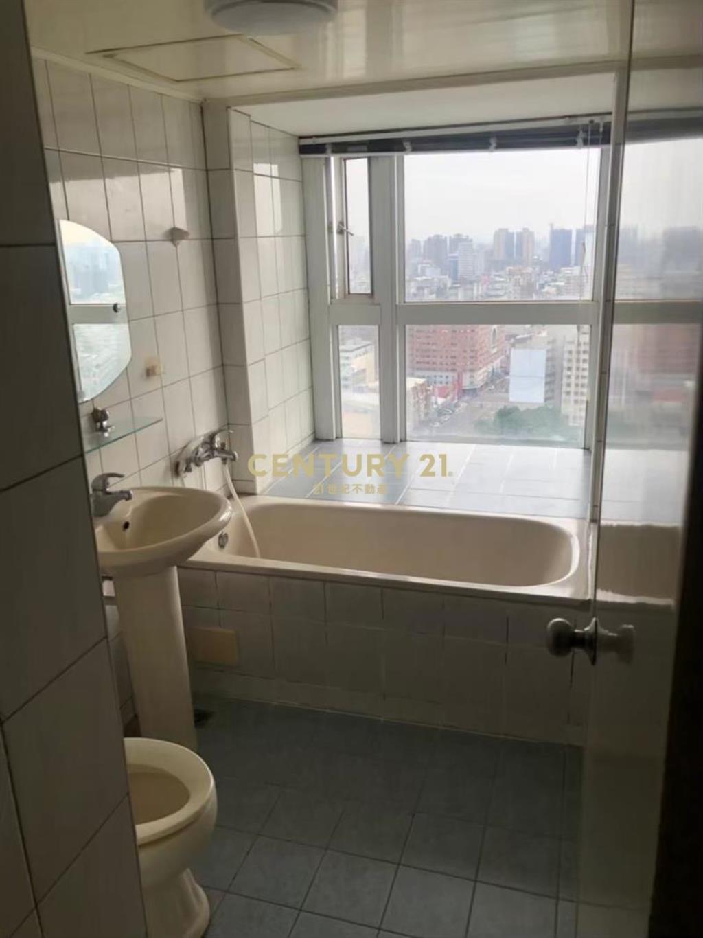 文心威秀@捷運@大三房+休旅車