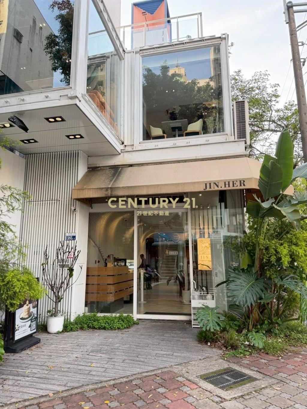 逢甲黎明路大面寬角間黃金店面