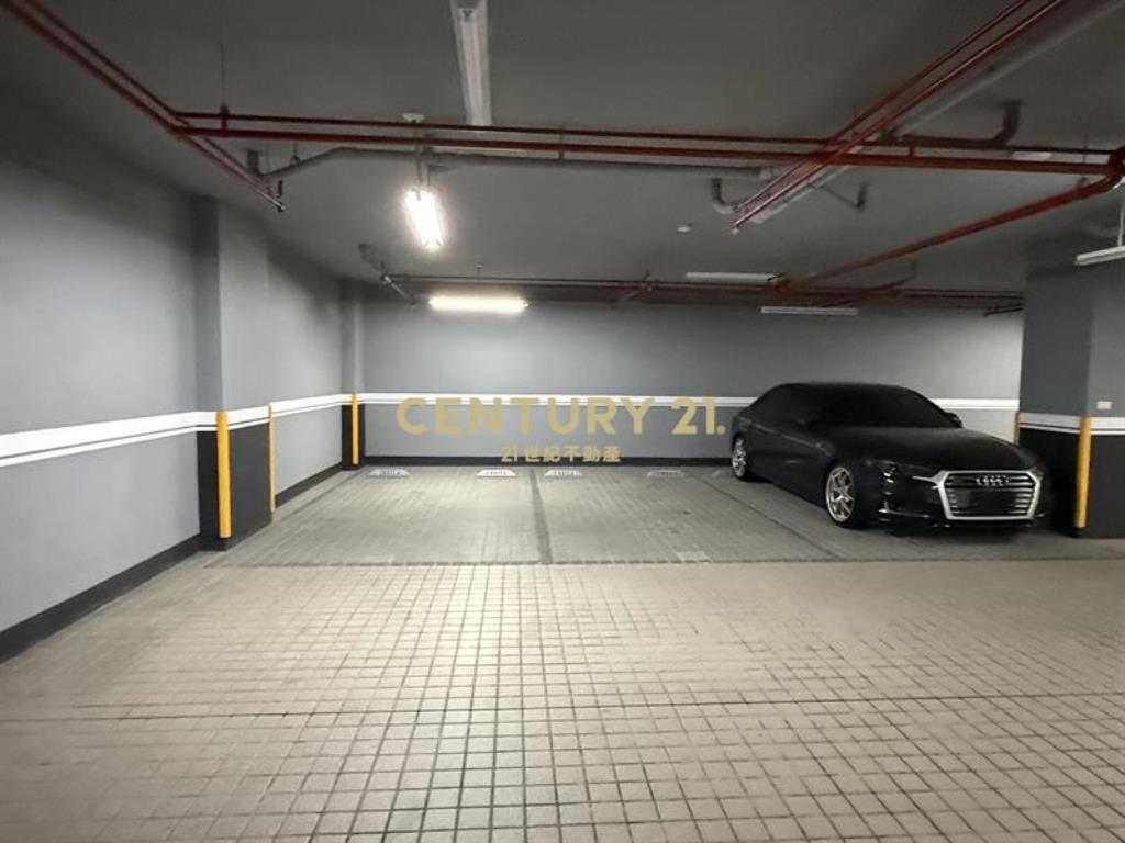 超扯!1F室內達40坪金店面