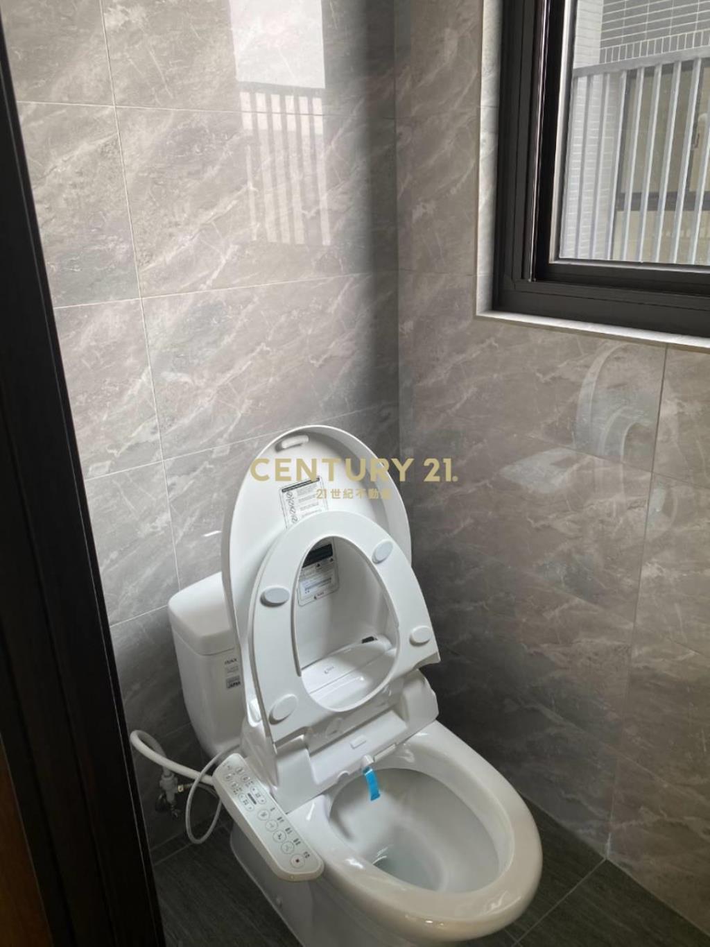 沙鹿華廈2樓露台戶