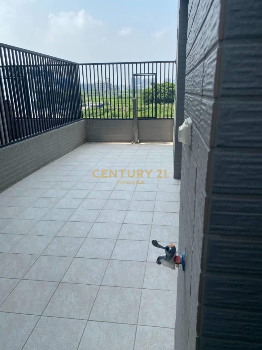 沙鹿華廈2樓露台戶