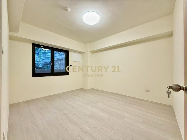 大里一期全新整理3房+車位