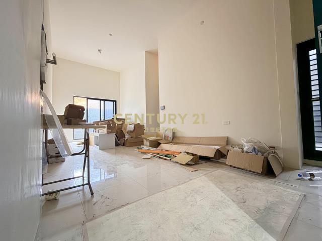 家樂福商圈側院3房平車