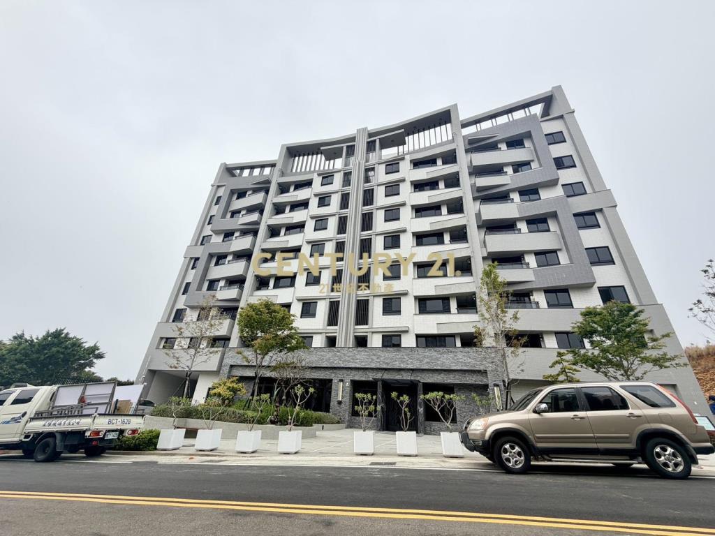 家樂福商圈側院3房平車