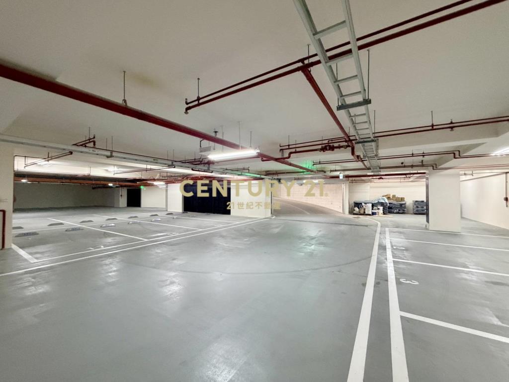 家樂福商圈側院3房平車