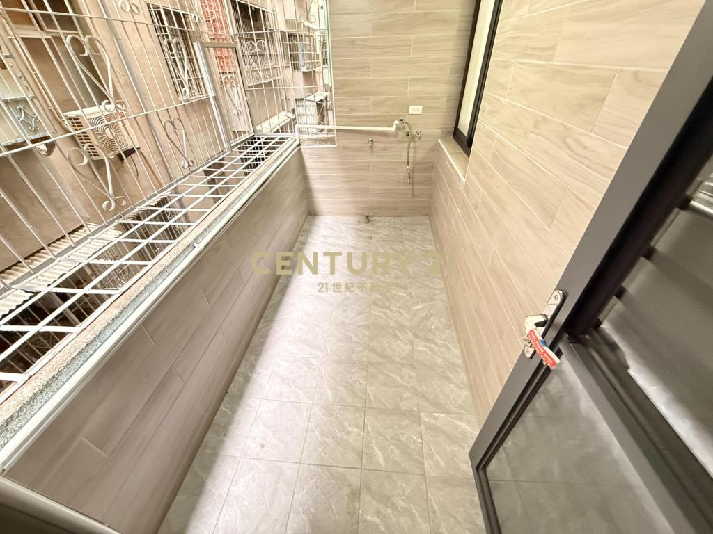 東峰公園雙陽台健身美寓