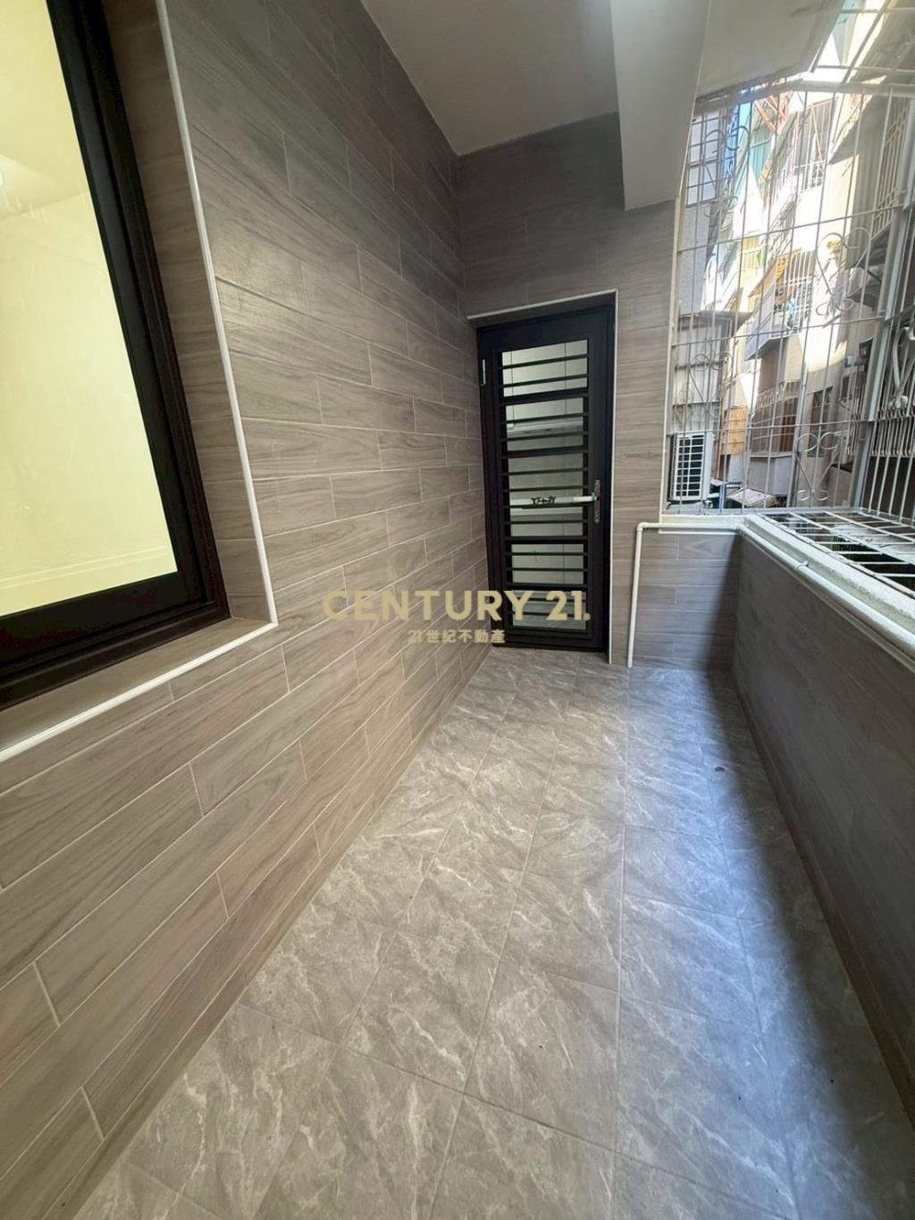 東峰公園雙陽台健身美寓