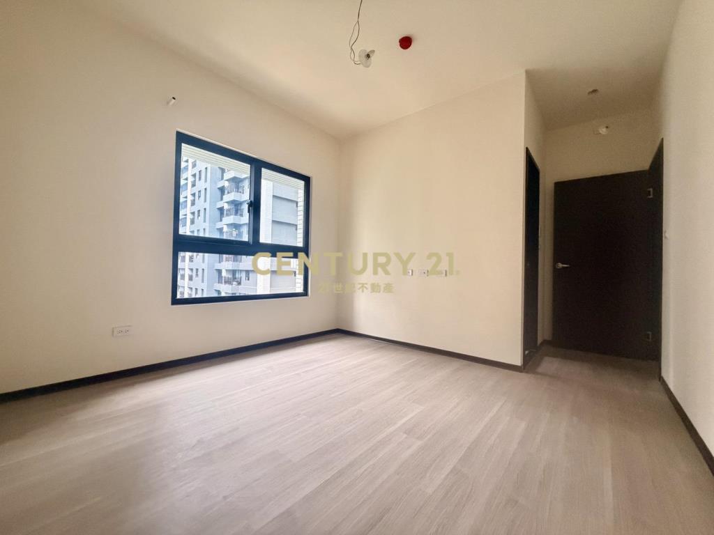 新光特區雙陽台3房平車