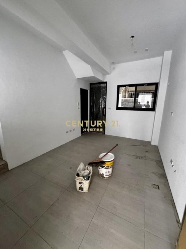 龍北路新加坡式別墅