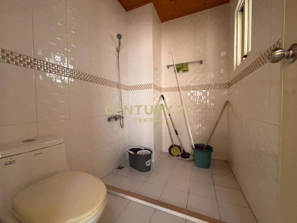 台中房屋-克林頓山莊超大地坪景觀別墅