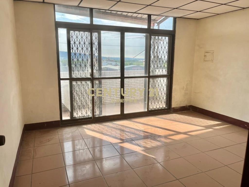 南投房屋-中興國中旁近交流道店面