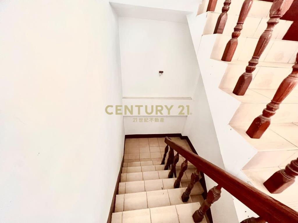 草屯房屋-近交流道邊間典雅透天