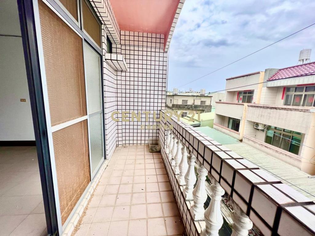 草屯房屋-近交流道邊間典雅透天