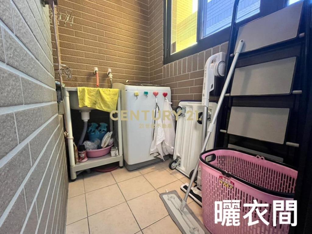 台中房屋-霧峰近中投2房平車華廈