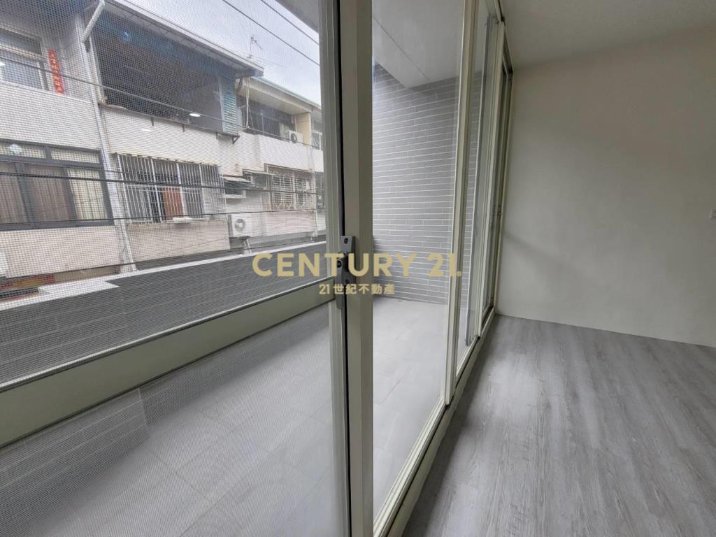 大里善化路臨路全新整理透天