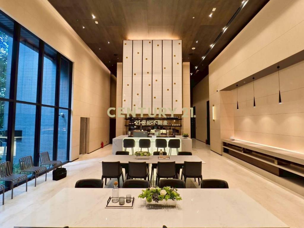 獨家❤️美裝潢『市政1號院』兩房車位最俗