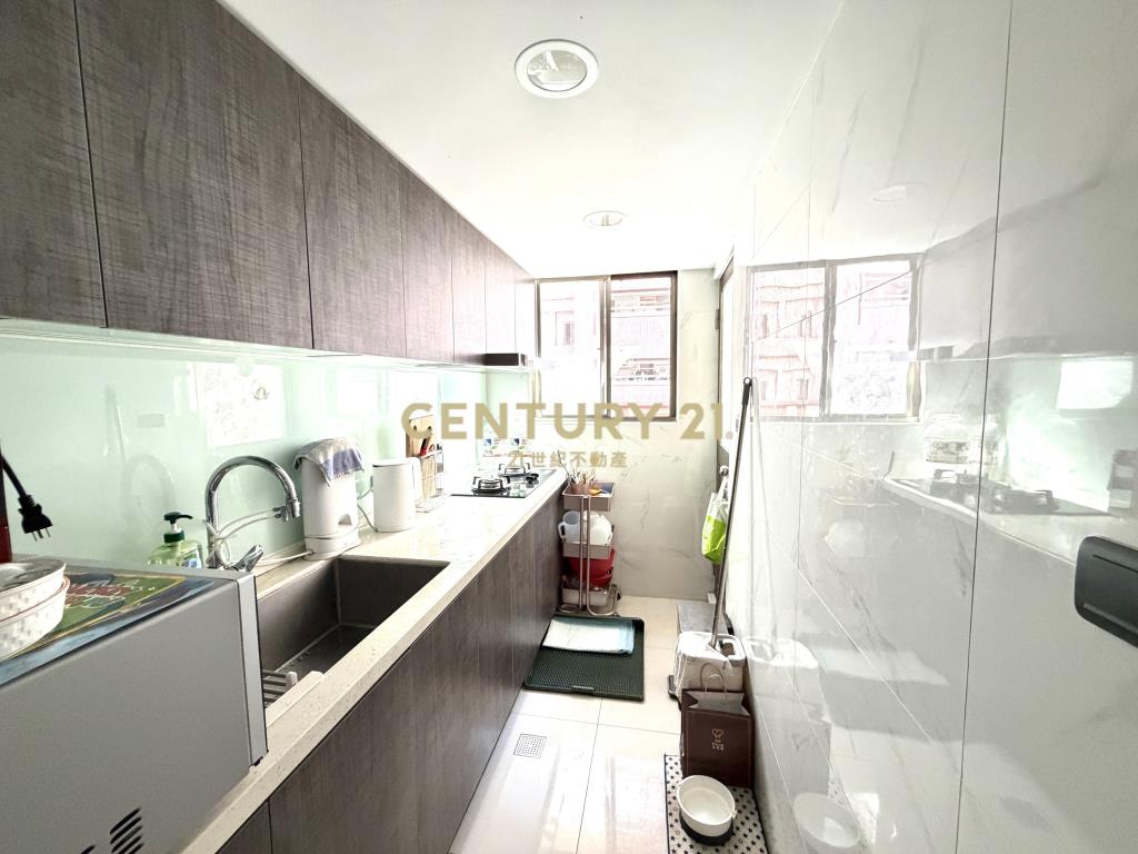 北區賴厝國小旁｜衛道大第｜三房車位美廈