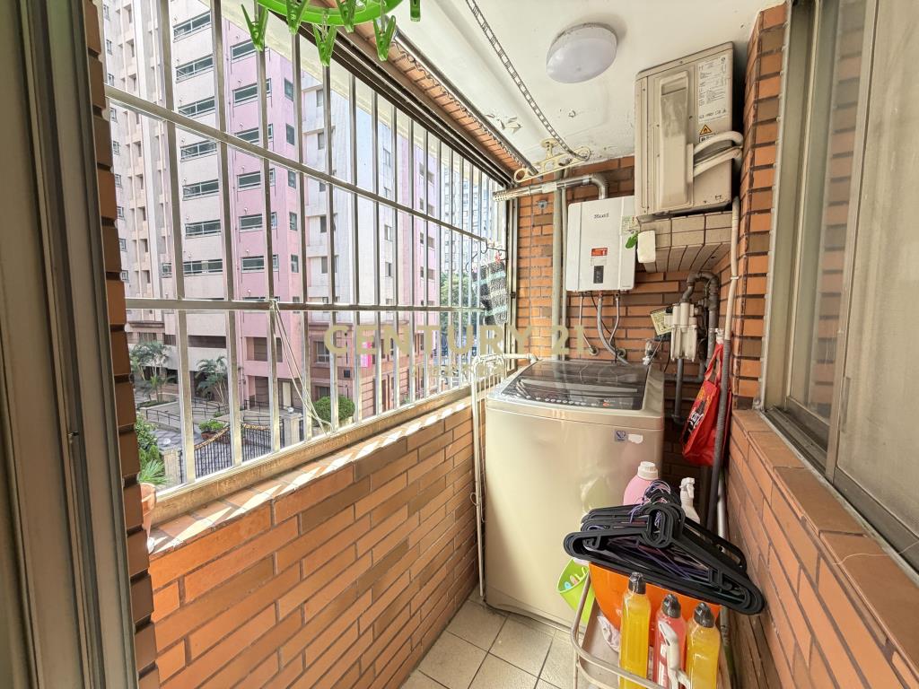 北區賴厝國小旁｜衛道大第｜三房車位美廈