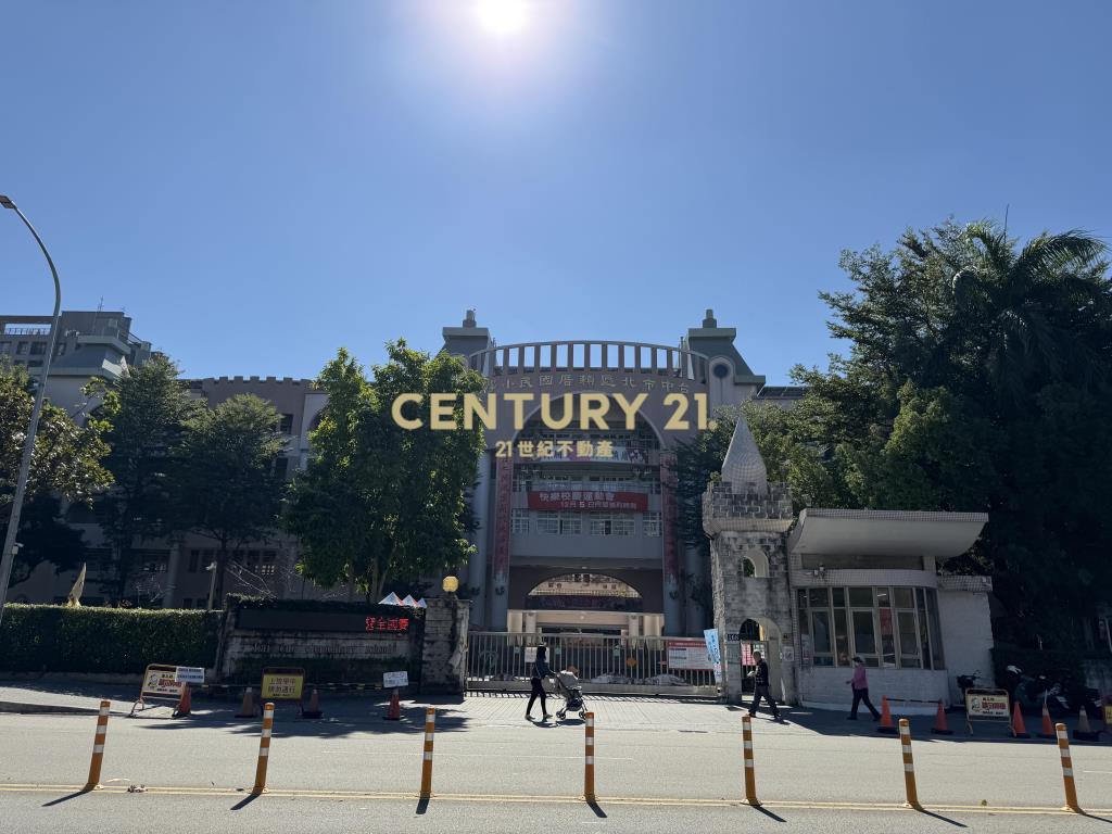 北區賴厝國小旁｜衛道大第｜三房車位美廈