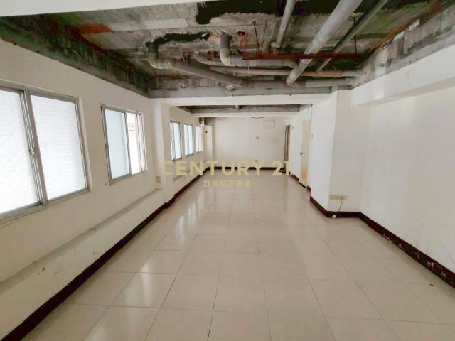 五權車站旁大坪數套房