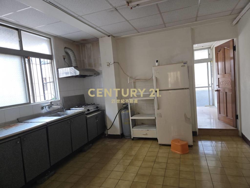 文華高中三房公寓