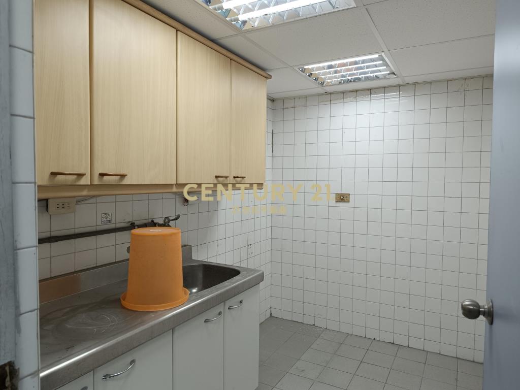 西區民權路世華金融大樓+三平車(大坪數)