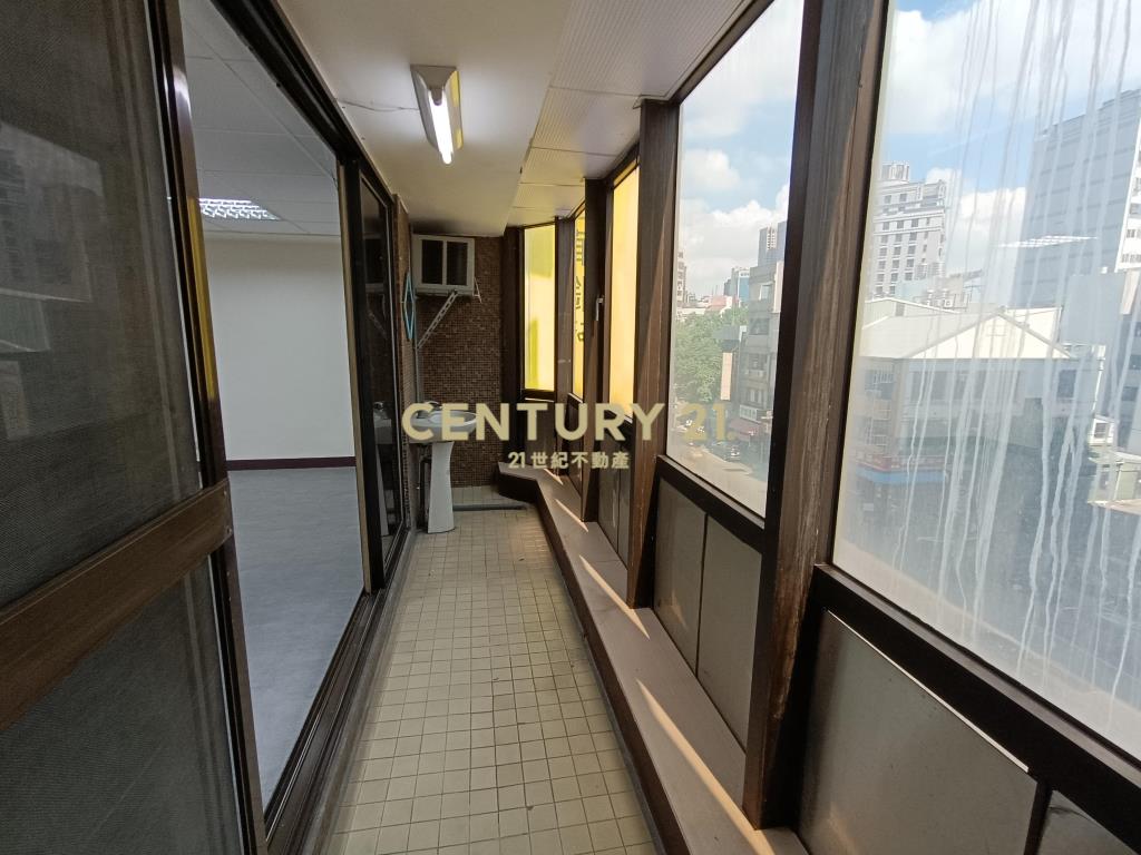 西區民權路世華金融大樓+三平車(大坪數)