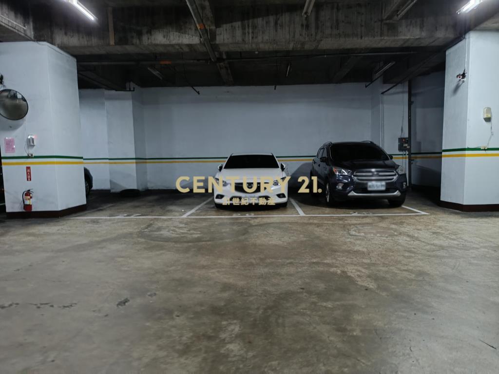 西區民權路世華金融大樓+三平車(大坪數)