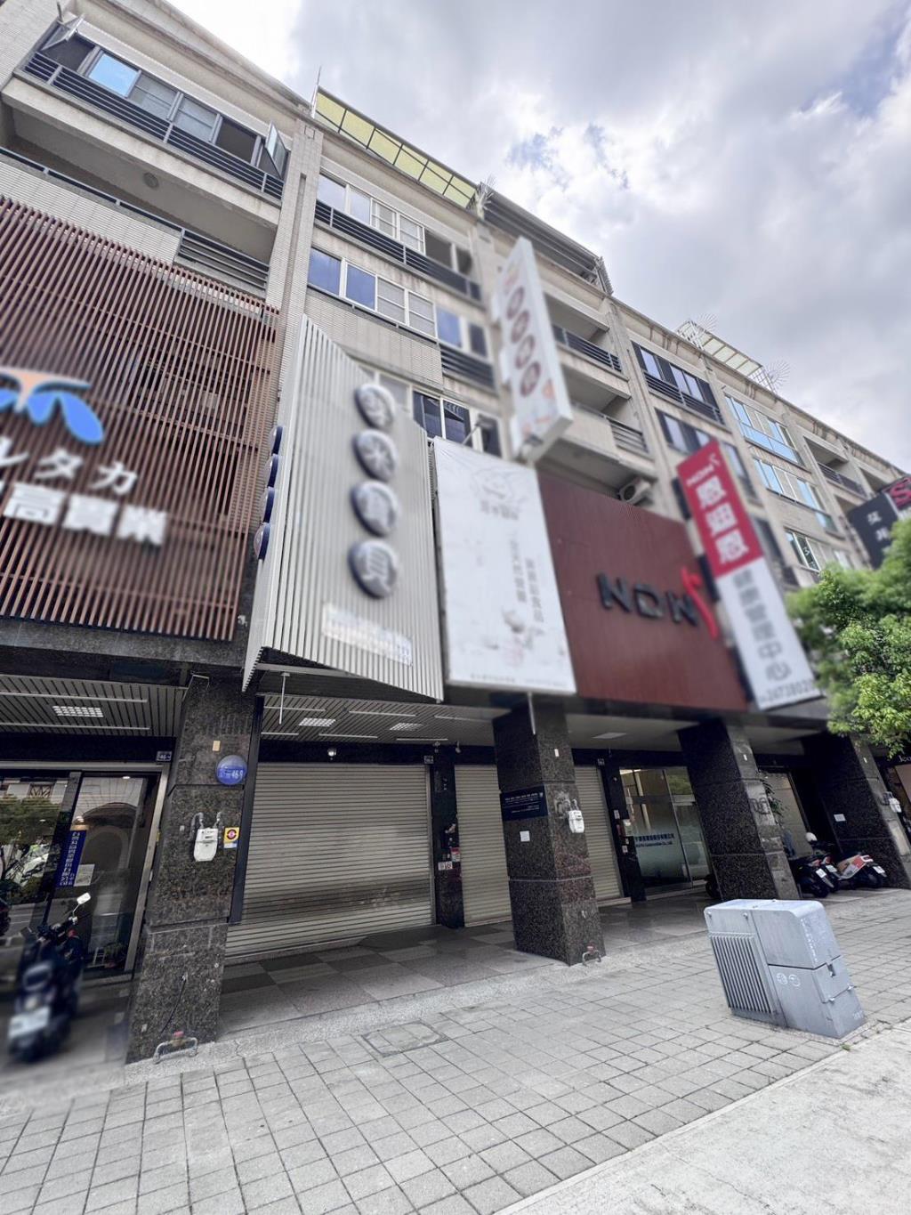 文心路金店面-住三