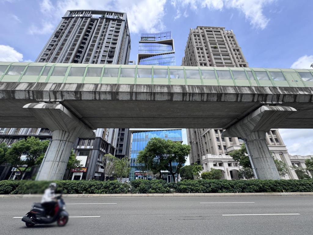 文心路金店面-住三
