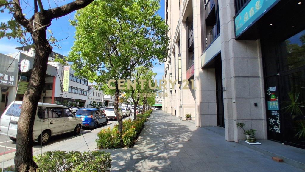 東區浩瀚MVP金店面+雙車位