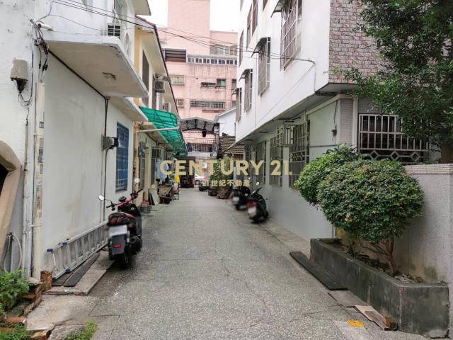 復興路旁危老大透天