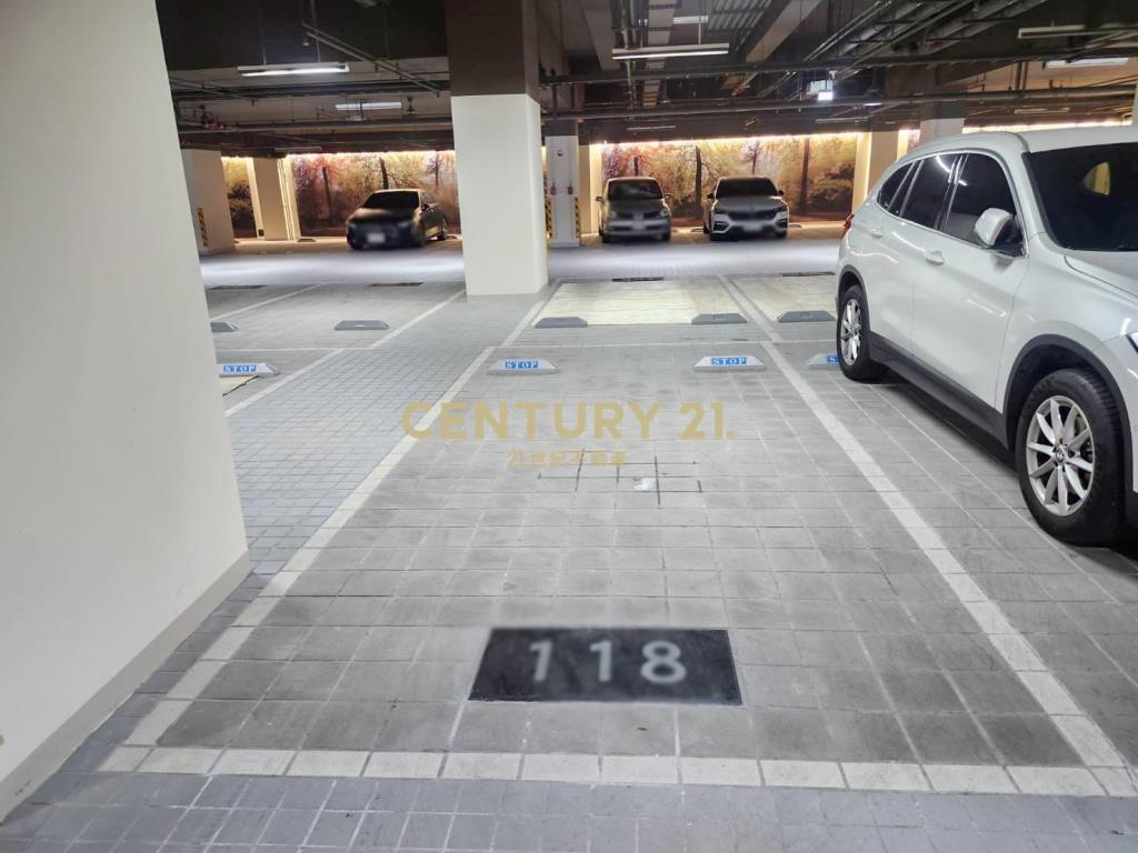 亞昕一緻全新三房平車