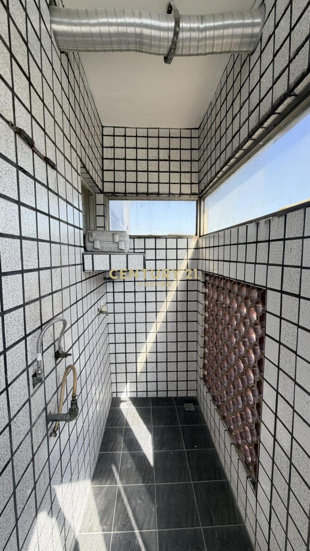 瑞聯B區全新整理大四房+平位面車位