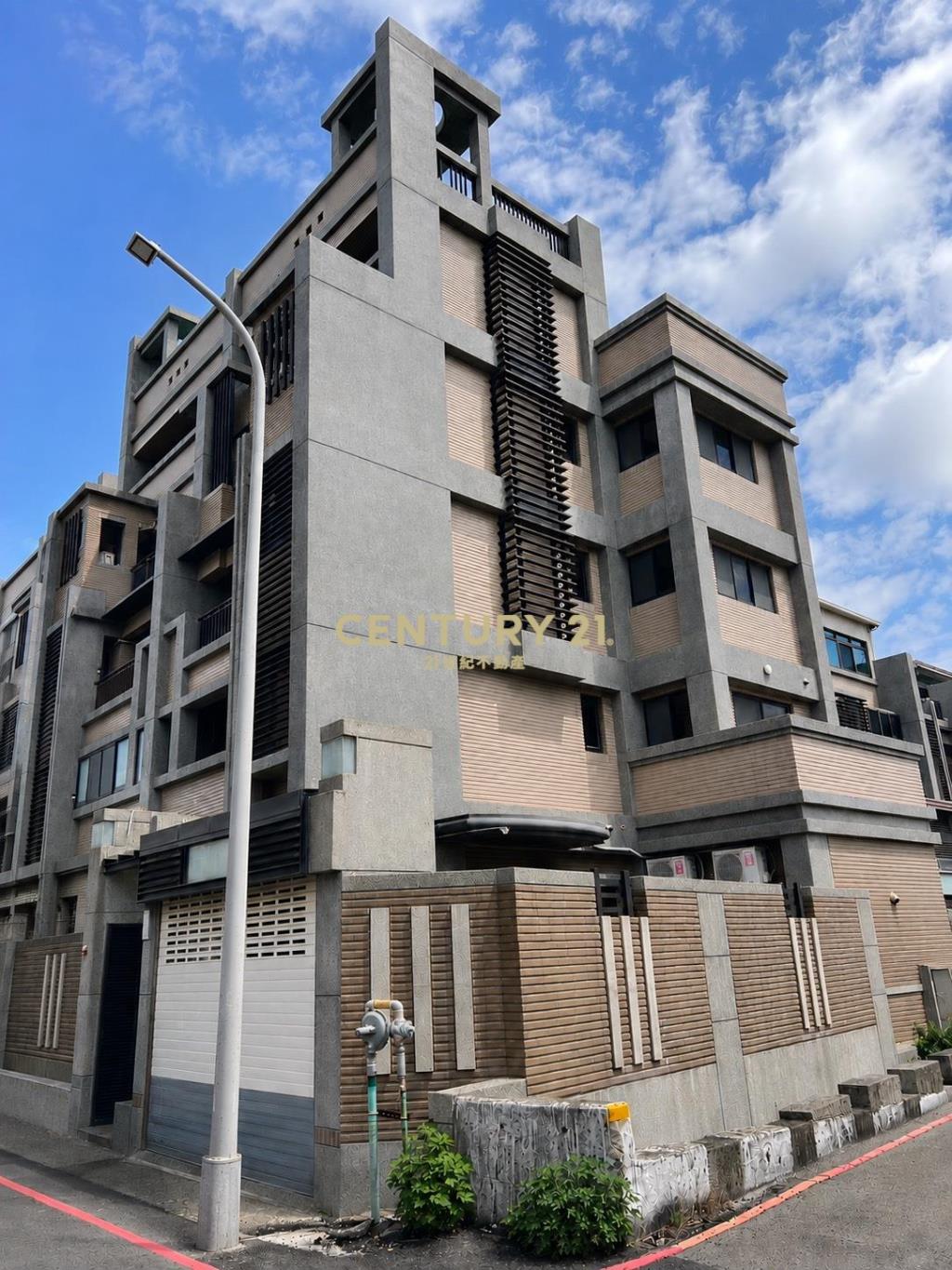 大地坪角間電梯別墅