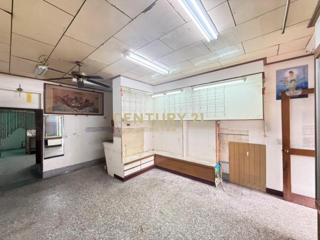 台中房屋-四德路商圈車庫稀有店面