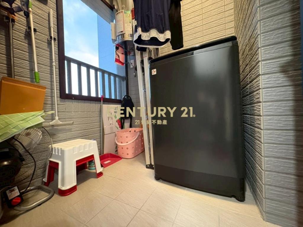 彰化房屋-薪世代三房平車華廈