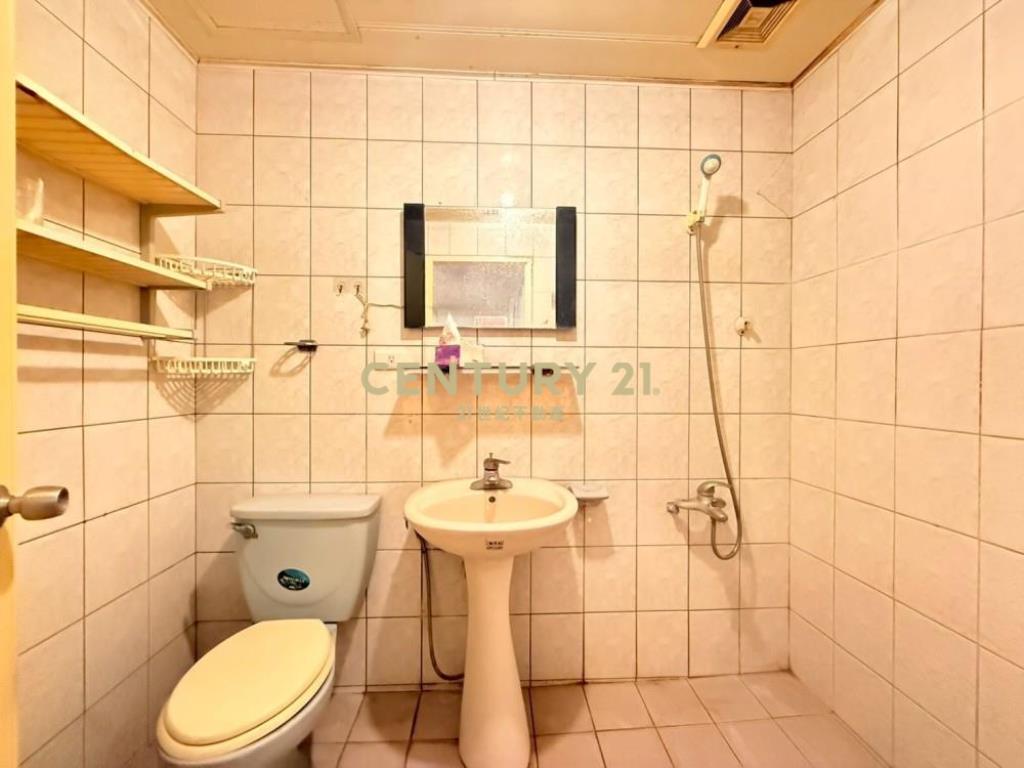 台中房屋-太子世界1-3樓大面寬樓店