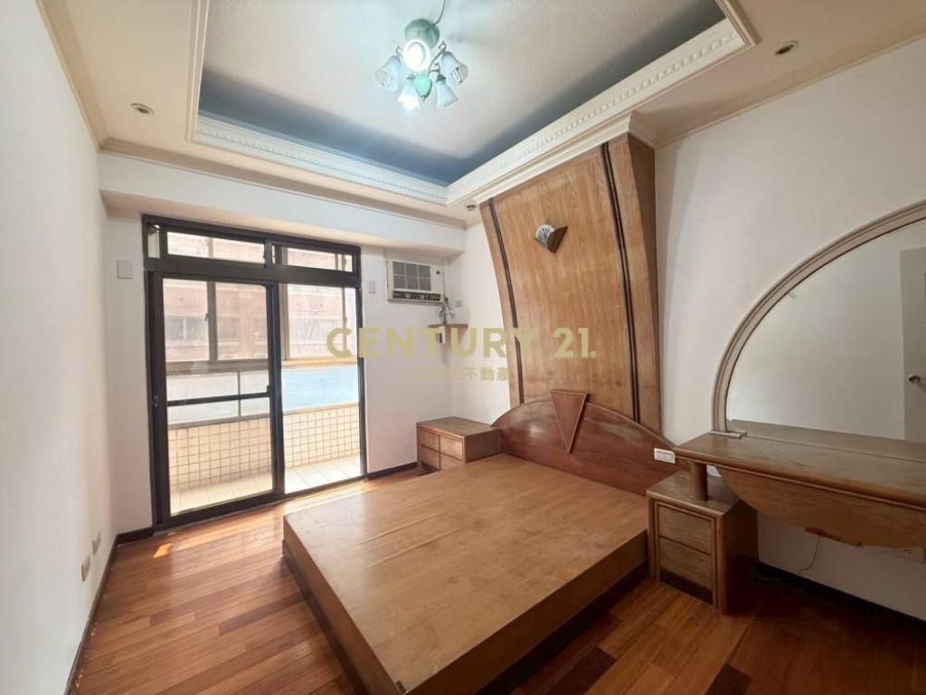 台中房屋-太子世界1-3樓大面寬樓店