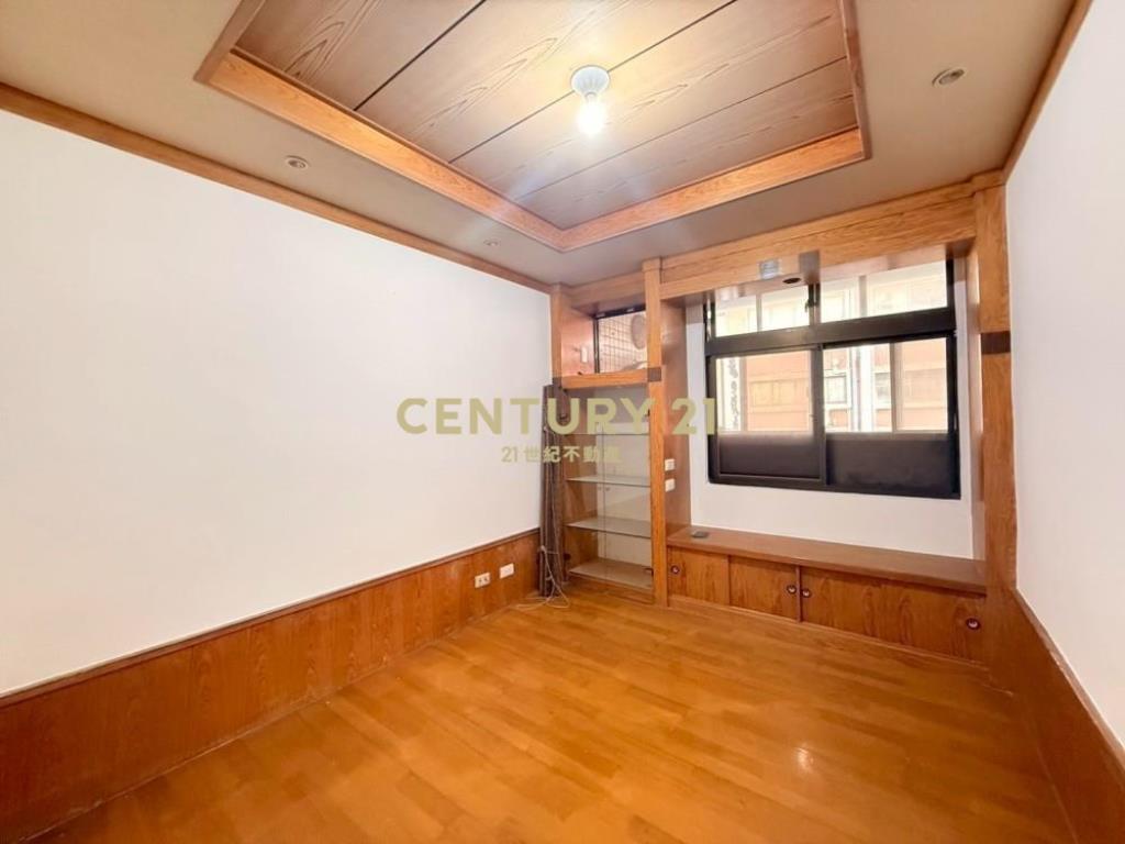 台中房屋-太子世界1-3樓大面寬樓店