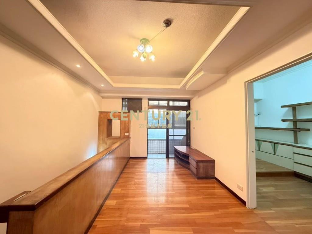 台中房屋-太子世界1-3樓大面寬樓店