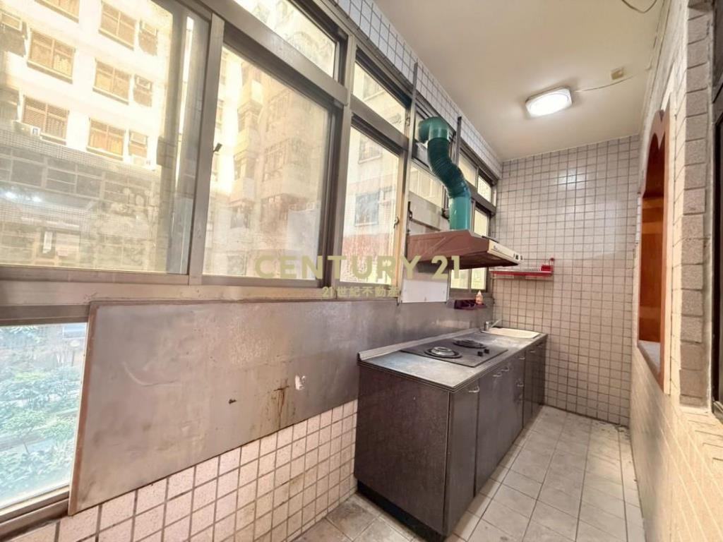 台中房屋-太子世界1-3樓大面寬樓店