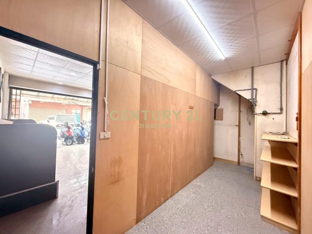 台中房屋-太子世界1-3樓大面寬樓店