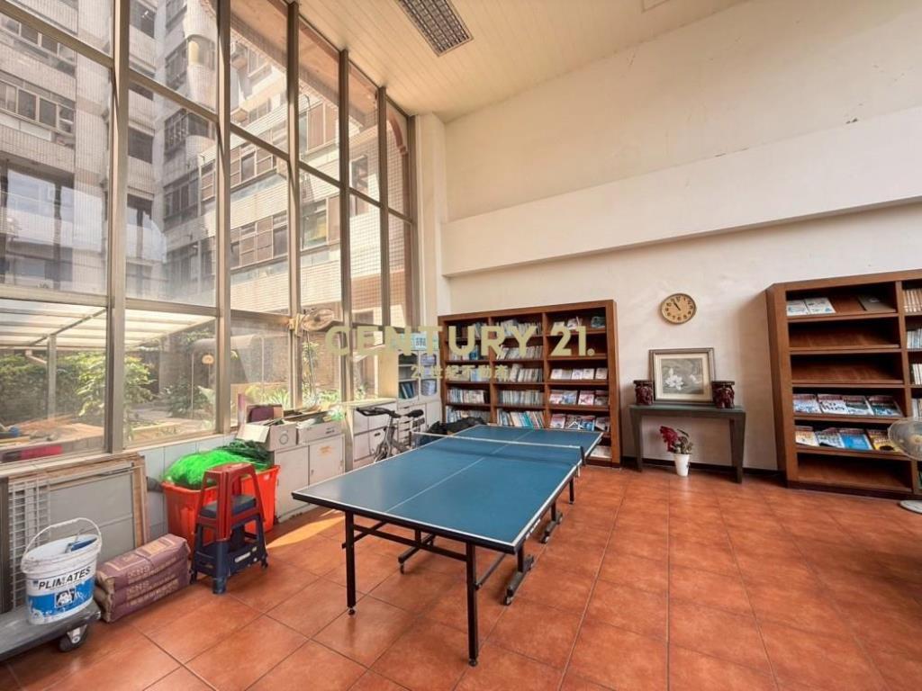 台中房屋-太子世界1-3樓大面寬樓店