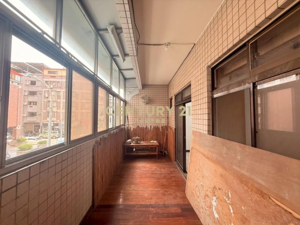 台中房屋-太子世界1-3樓大面寬樓店